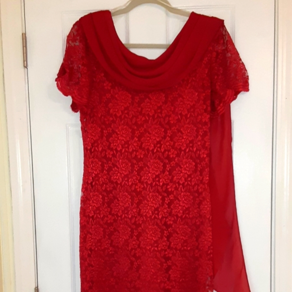 Beautiful Helen Blake formal dress. Wonderful Christmas or Valentine attire.